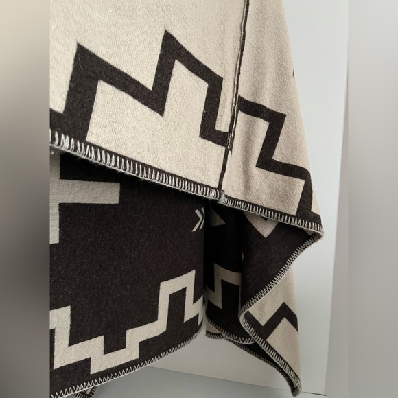 LRL Lambswool Blend Two-Ply Boiled Contrast Tribal Knit Poncho NWOT - Picture 11 of 15